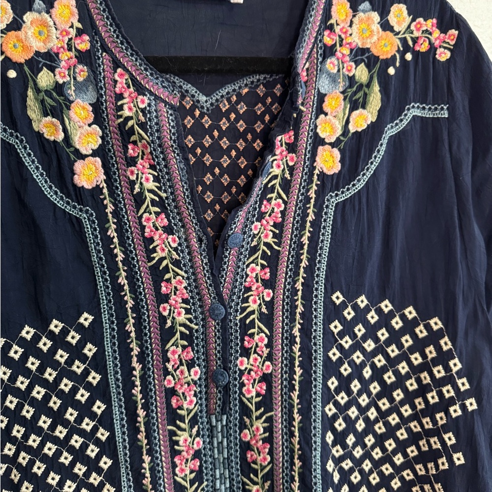 Johnny Was Moji Navy Floral Embroidered Short Sleeve Ruffle Tunic - Picture 5 of 9